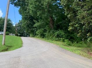 127 Countryside Cir, Jacksboro, TN 37757