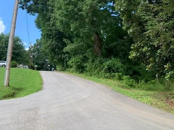 127 Countryside Cir, Jacksboro, TN 37757