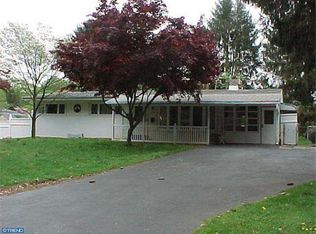 102 Valley Green Dr, Aston, PA 19014
