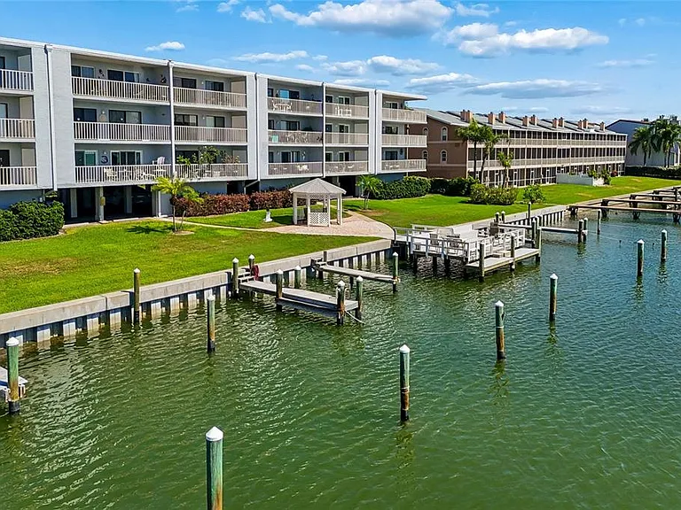 719 Pinellas Bayway S #301 — Photo 4
