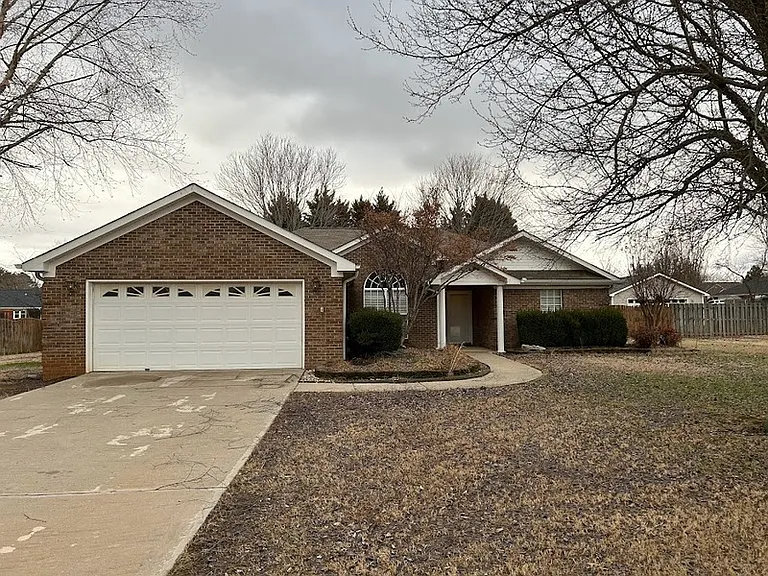 113 Centennial Dr — Photo 2