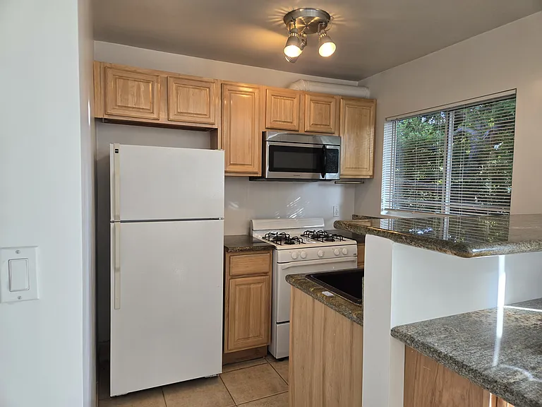 533 Brooks Ave #5 — Photo 19