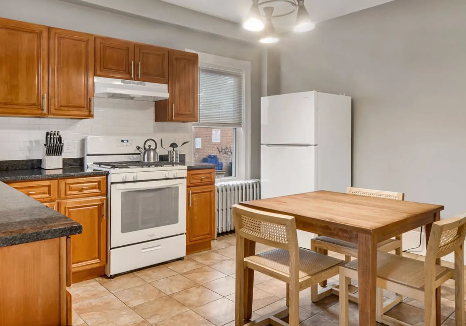 Avl NOW No Fee! - 5BR/2BA duplex in Lower Allston! — Photo 3