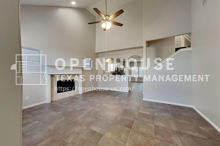 4 bed, 2.5 bath, 1860 sqft, $2,100 — Photo 3