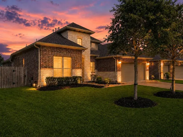 320 Woodway Dr, League City, TX 77573