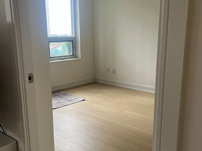 330 Burnhamthorpe Rd W #408 — Photo 13