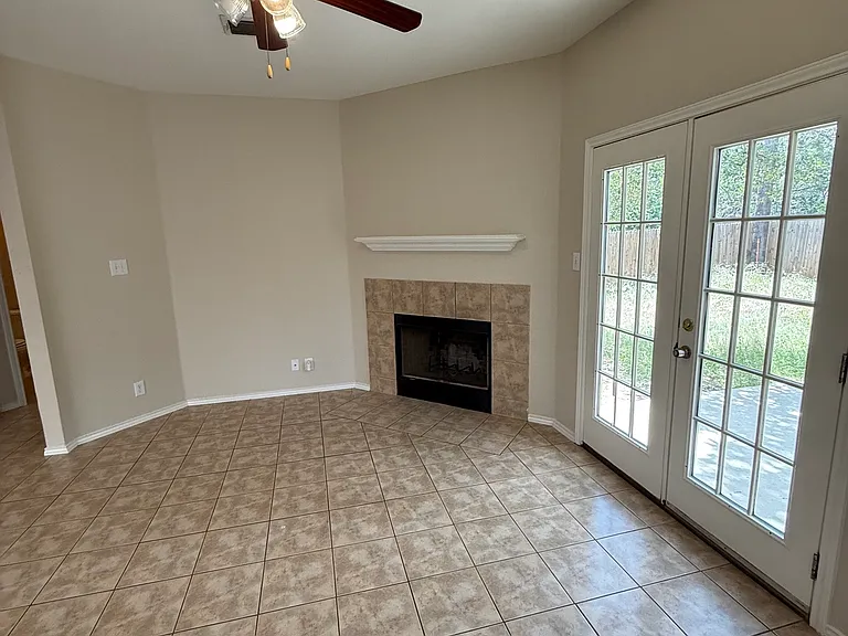 2526 Silverton Wind — Photo 3