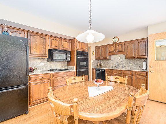 4th image of 6049 W 129th St