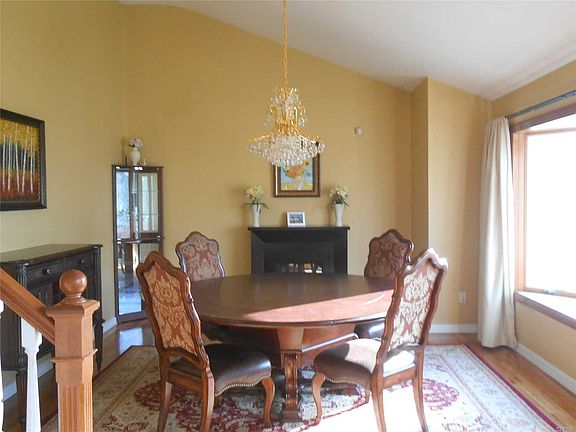 5th image of 10 Strathmore Dr
