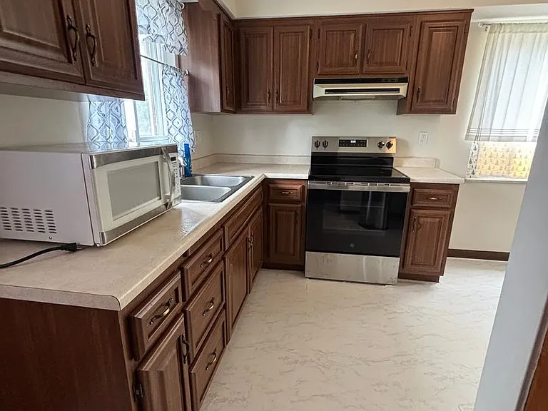 1295 Morrow Rd — Photo 3