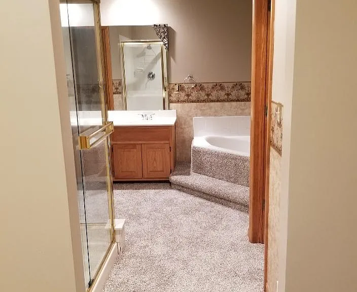 Master bath area