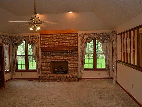 5th image of 8120 Creek Way