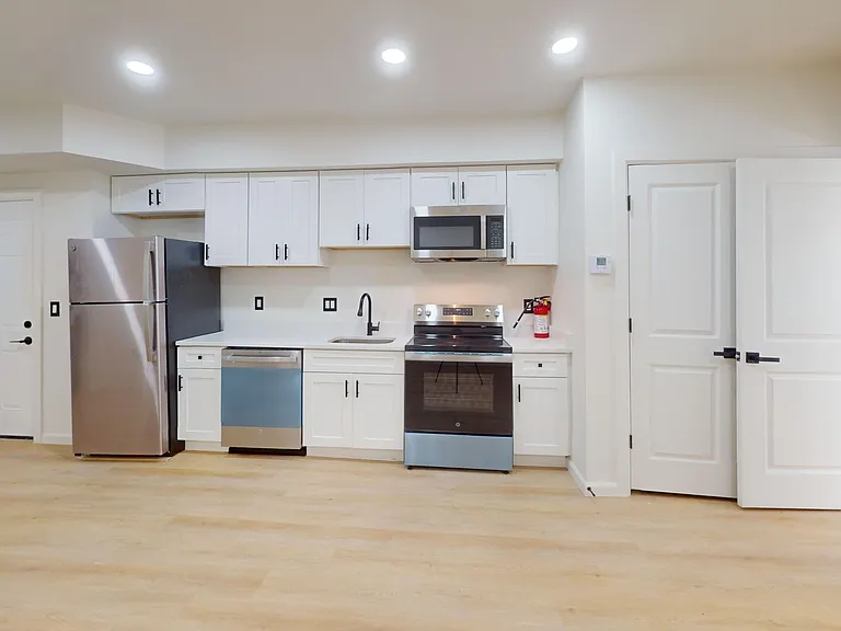1318 Holbrook Street NE — Photo 17