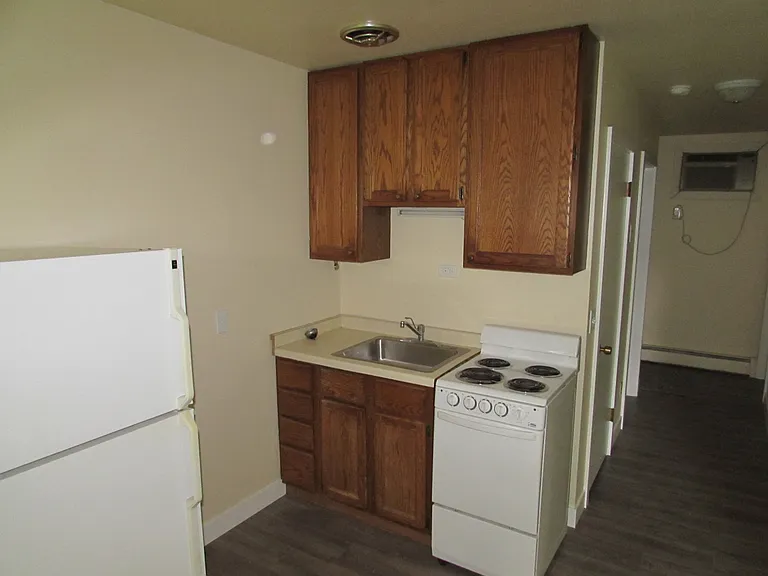 2950 Tomahawk Ct — Photo 2