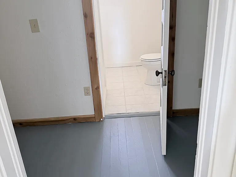927 W Mercury St — Photo 6