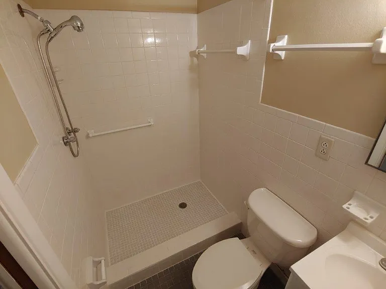 3615 Harvard Dr — Photo 8