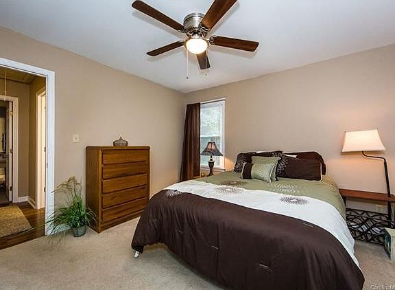 4th image of 4915 Prestwick Ln #17