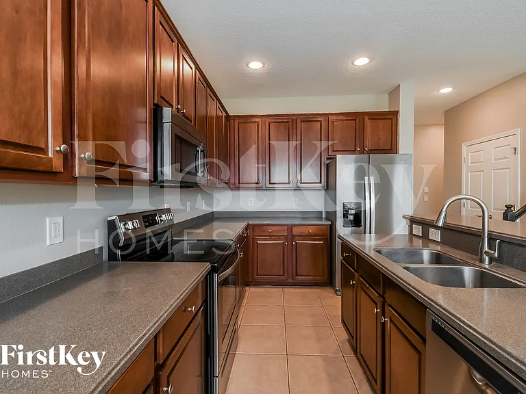 8327 Highgate Dr — Photo 6