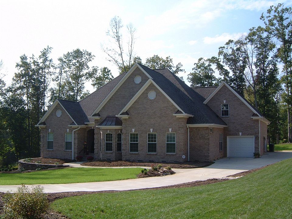 2nd image of 703 Croswell Ct