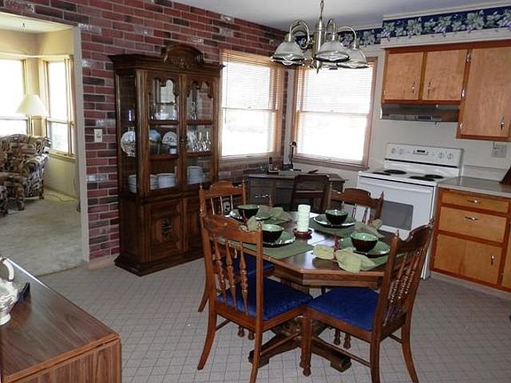 2nd image of 413 Haskin Dr