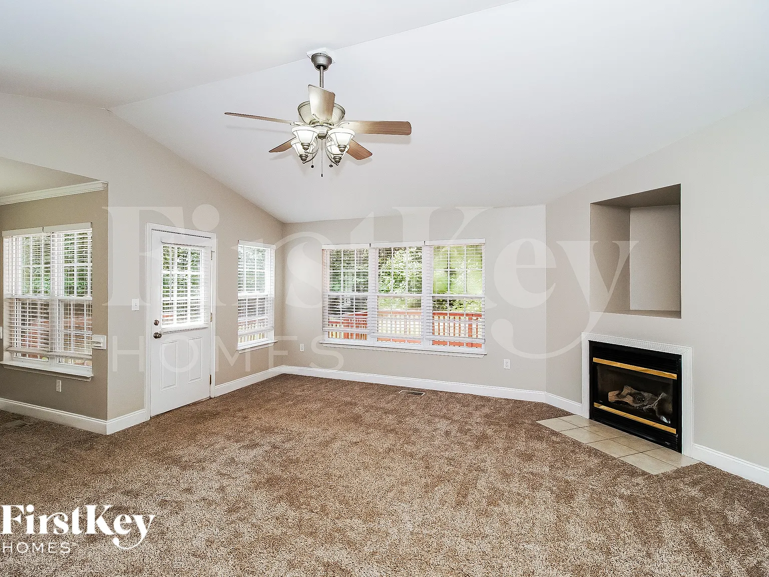 3 bed, 2.0 bath, 1946 sqft, $1,930 — Photo 4