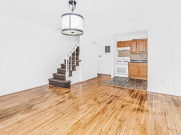 2nd image of 1313 Clay Ave