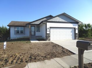 202 SE 43rd St, Topeka, KS 66617