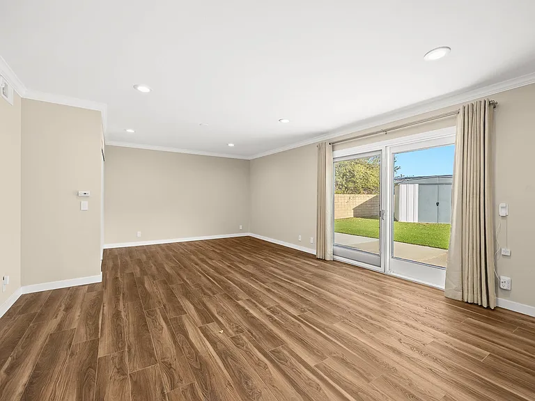 12110 Bowmore Ave — Photo 12