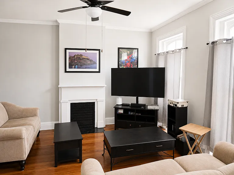 425 S Pine St — Photo 3