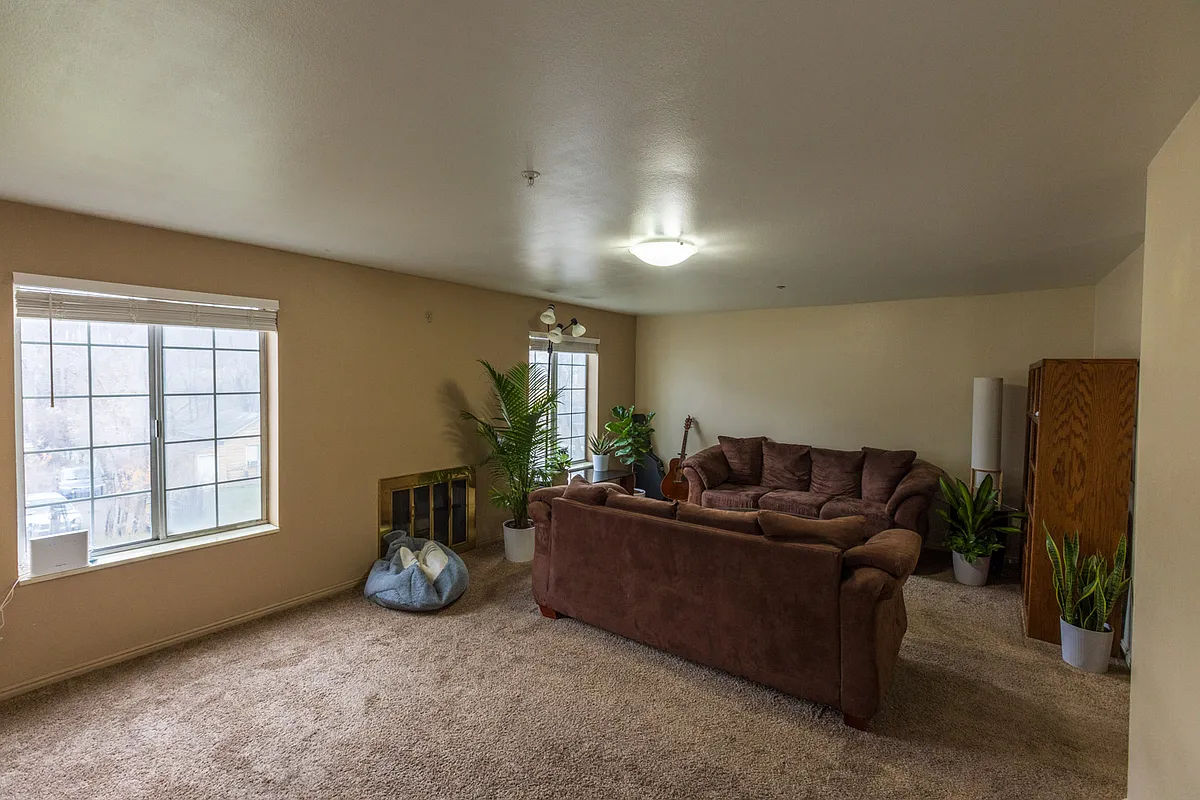 Building Photo - 642 N 200 E #210