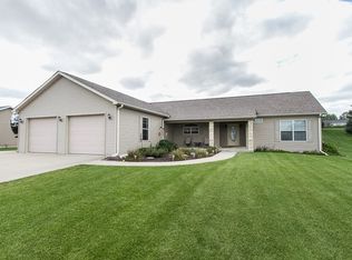 806 W Farmland Dr, Maquoketa, IA 52060
