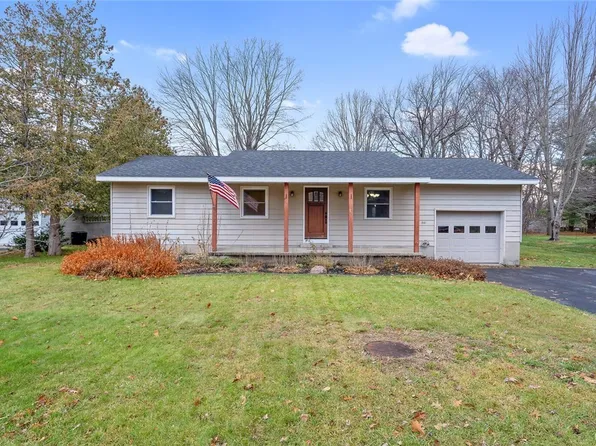 341 Dodge Ave, Sackets Harbor, NY 13685