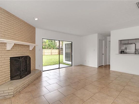5th image of 15802 Wheatfield Pl