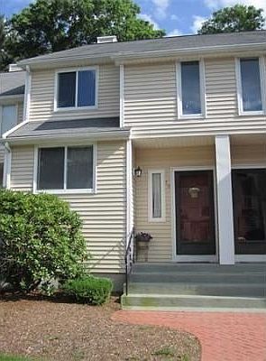 1st image of 70 Gaslight Ln