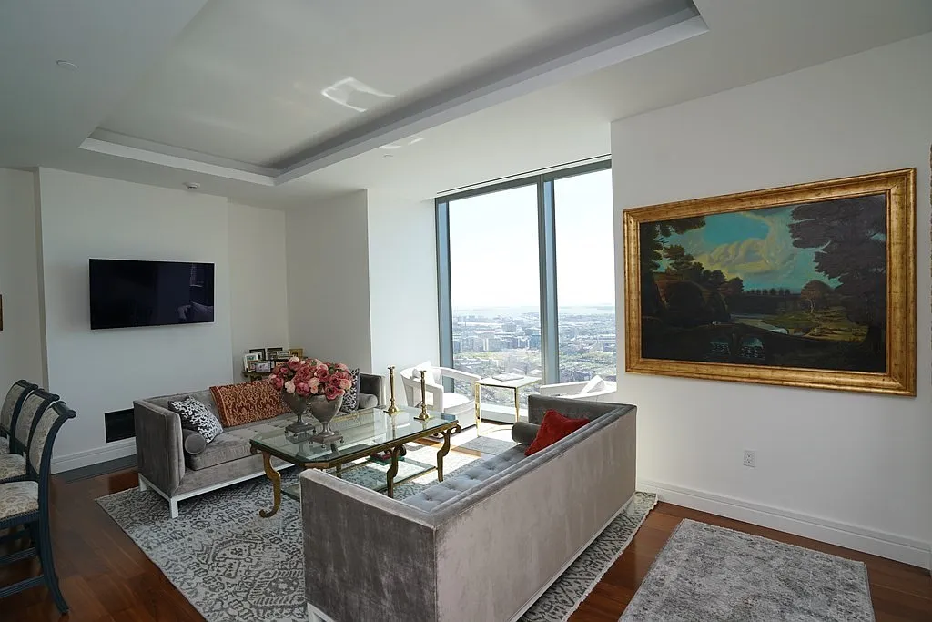 2 bed, 2.5 bath, 1403 sqft, $24,000 — Photo 2