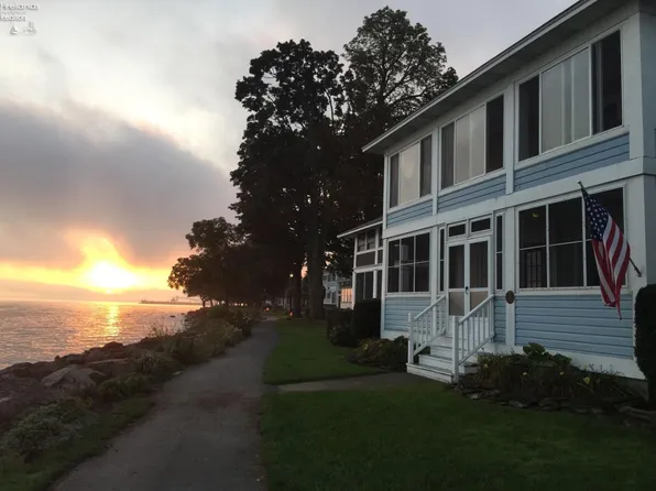 218 Lakefront Dr, Lakeside Marblehead, OH 43440