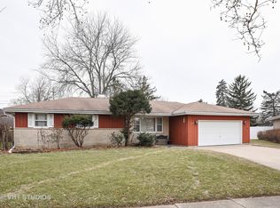 630 Pleasant Dr, South Elgin, IL 60177