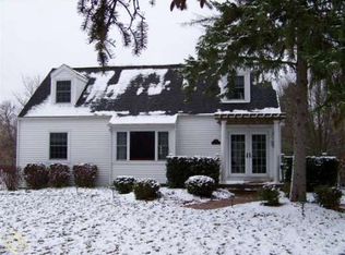 6944 Nollar Rd, Whitmore Lake, MI 48189