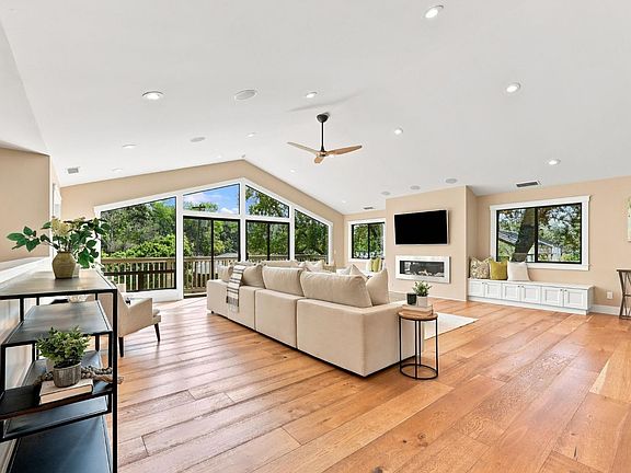 4th image of 905 Robertson Road
