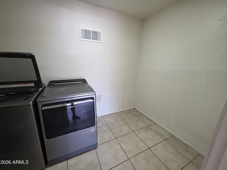3735 E Claire Dr — Photo 16