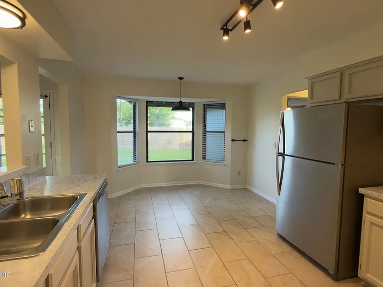 7914 Longshadow Ct — Photo 4