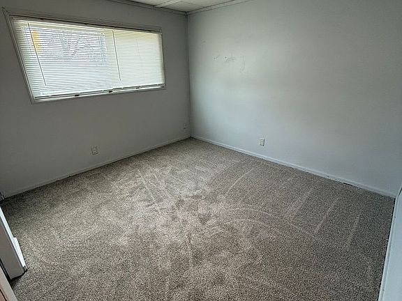 4th image of 425 W 27th St #2A