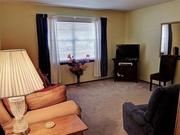 3rd image of 119 Reaves Ct