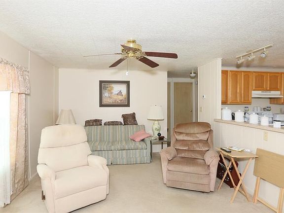 3rd image of 1032 Oriole Cir