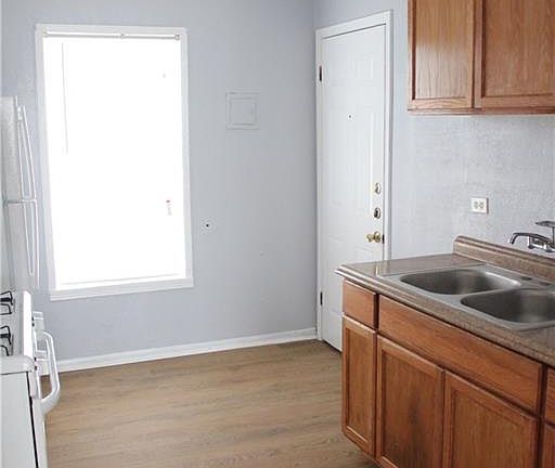 4th image of 646 Robinson St APT 1