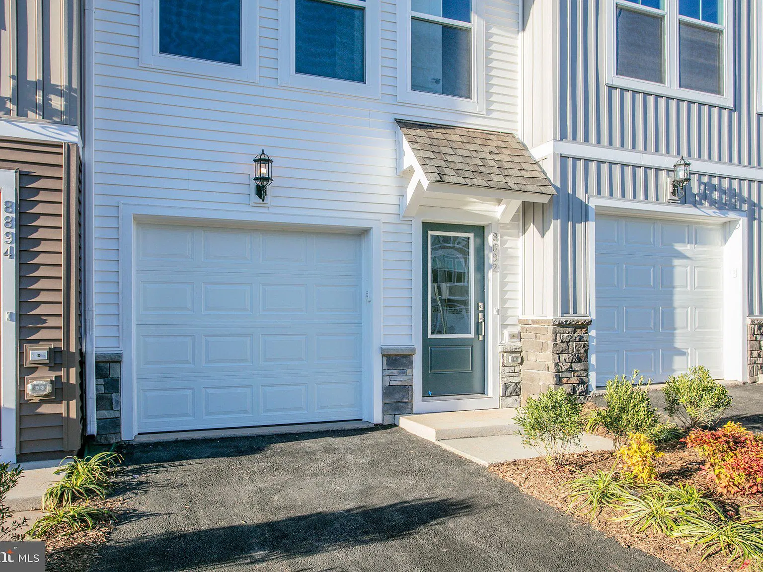 3 bed, 3.5 bath, 1654 sqft, $2,900 — Photo 4