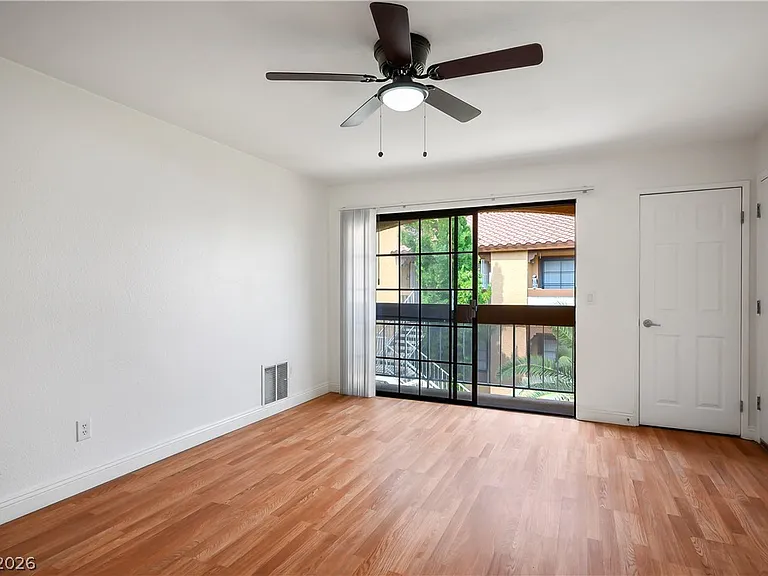 5170 S Jones Blvd #206 — Photo 1