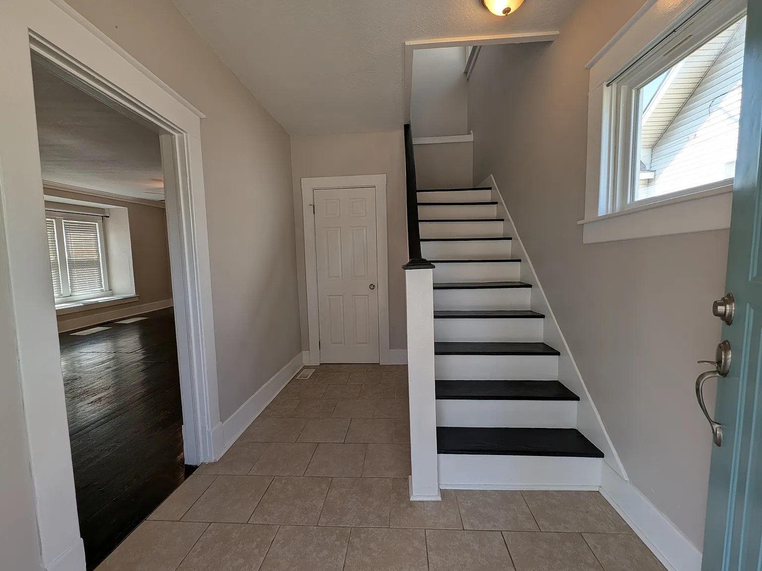 2 bed, 1.5 bath, 1305 sqft, $1,300 — Photo 3