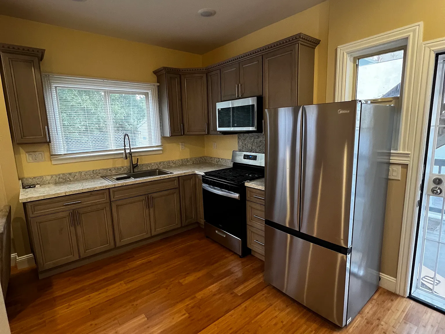1 bed, 450 sqft, $1,700 — Photo 3