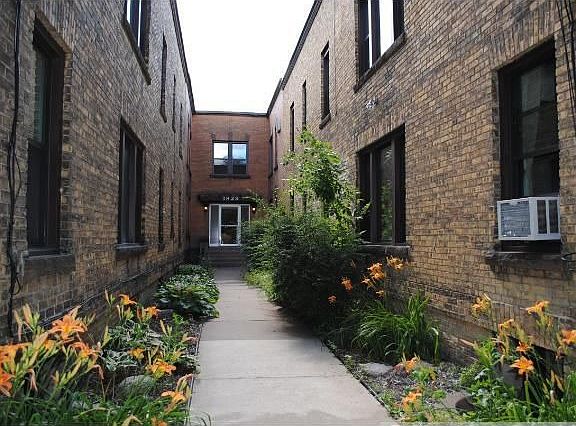 3rd image of 1928 Aldrich Ave S #B208